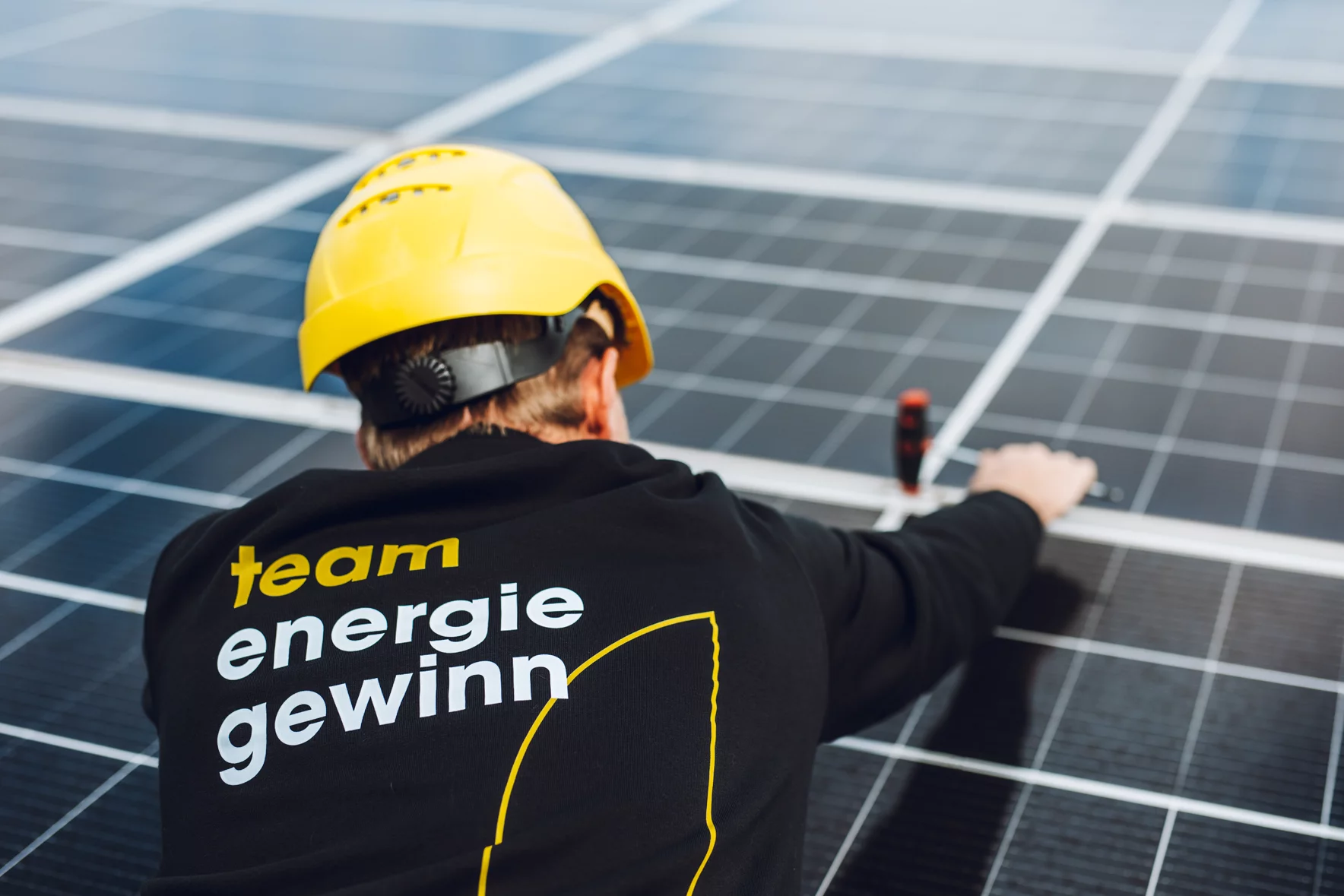 Team Energiegewinn. Teamwork beim Entwicklung, Planung und Bau von PV-Anlagen.